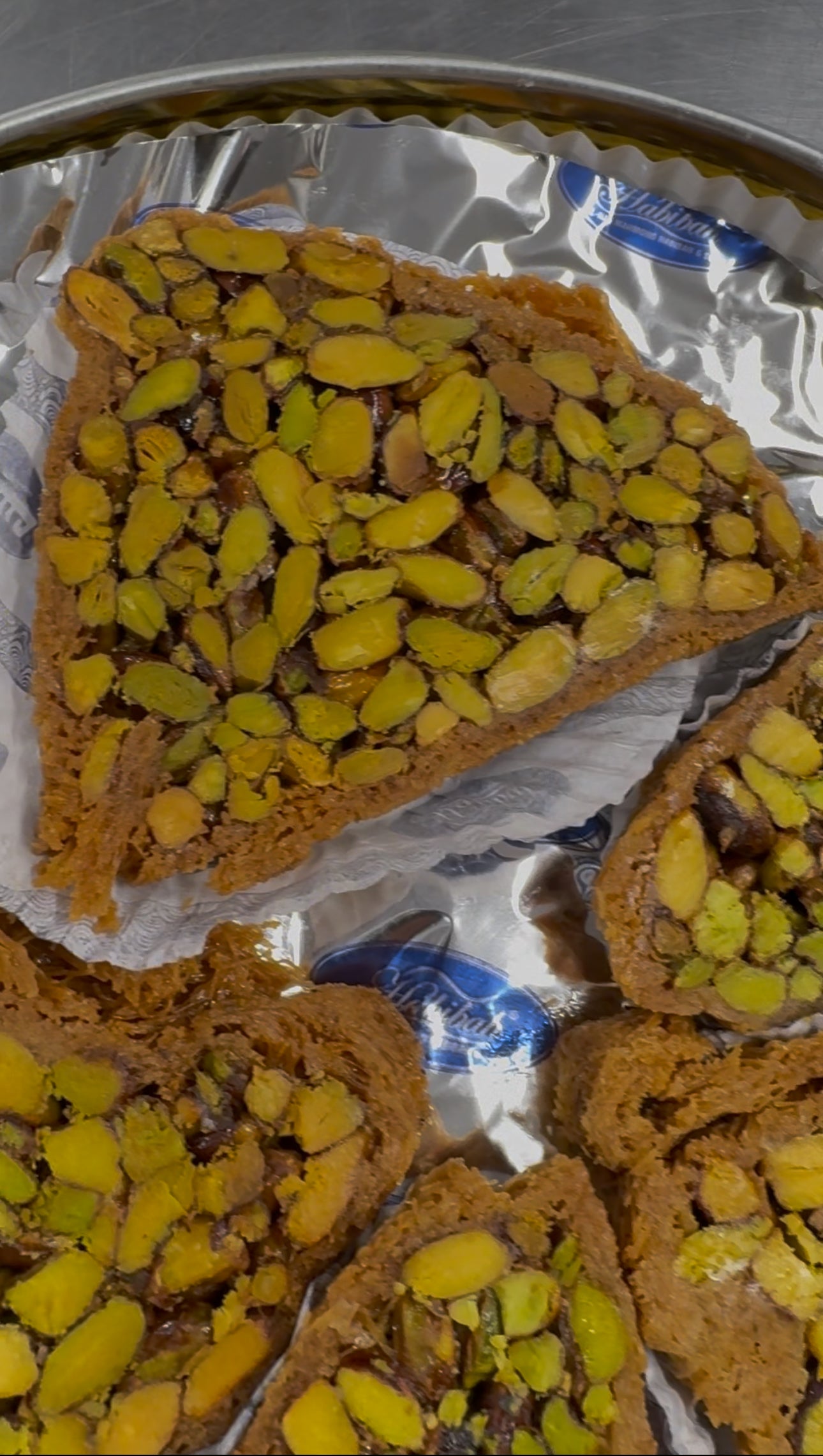 A. Faisaliah With Pistachio الفيصليات بالفستق
الحلبي